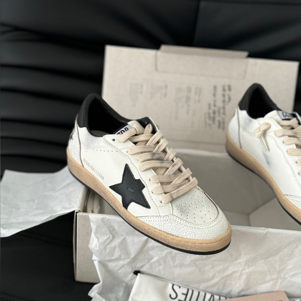 Golden Goose White Sneakers with Black Star - Picture 2 of 6